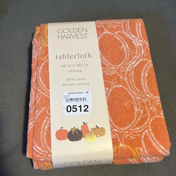 Orange Pumpkin w/ Gold Sparkle Thread Tablecloth - NWT - Picture 3 of 4